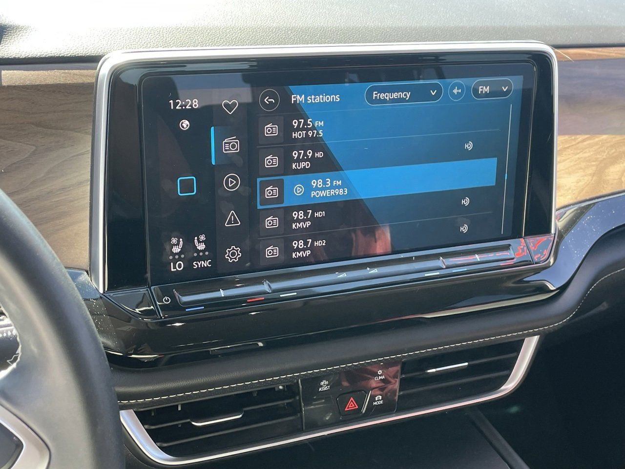 Used 2024 Volkswagen Atlas SE image 7