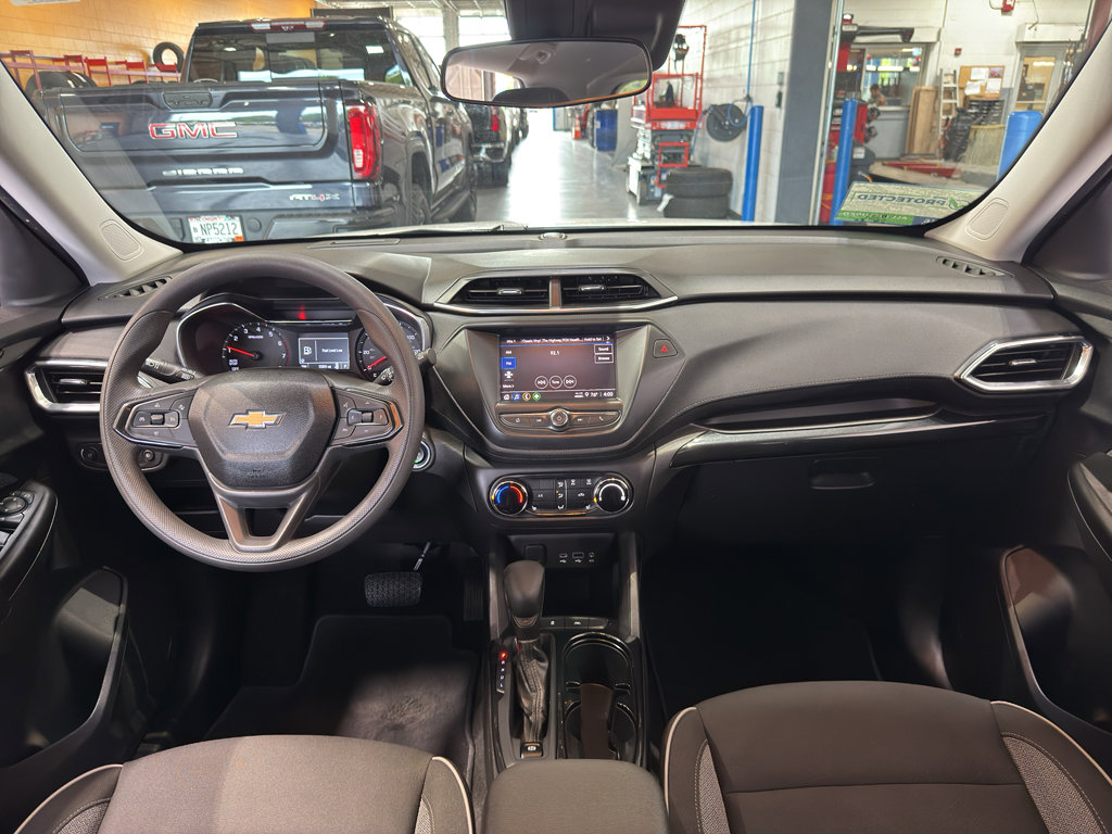 Used 2023 Chevrolet TrailBlazer LT FWD image 12