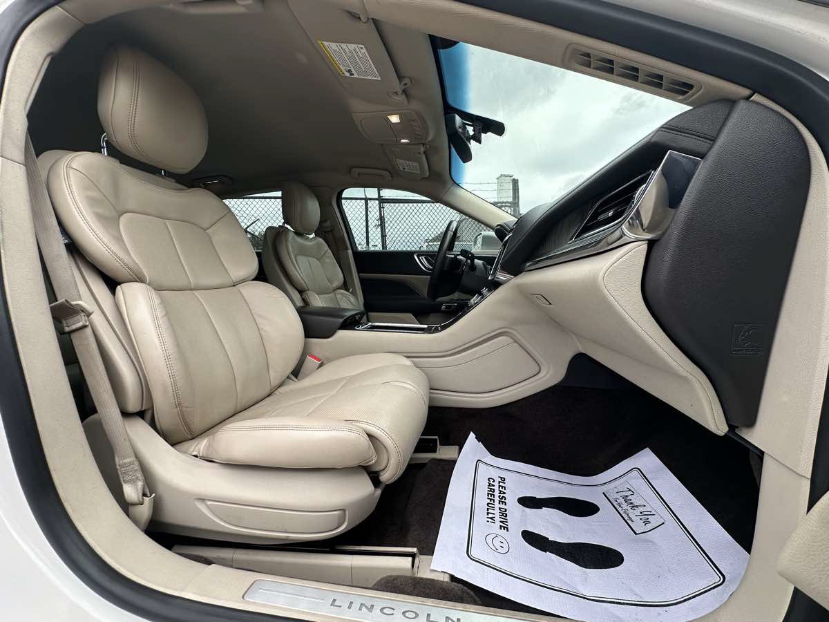 Used 2017 Lincoln Continental Select FWD image 26