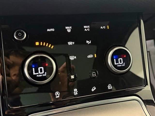 Used 2023 Land Rover Range Rover Evoque S image 32