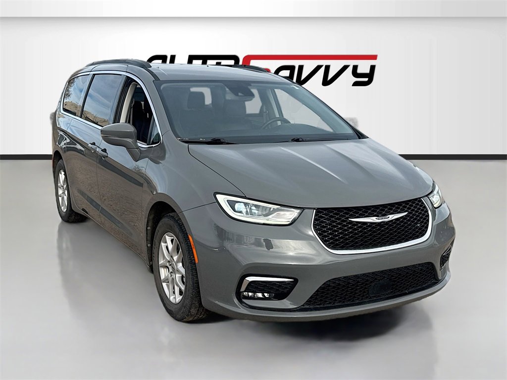 Used 2022 Chrysler Pacifica Touring-L image 1