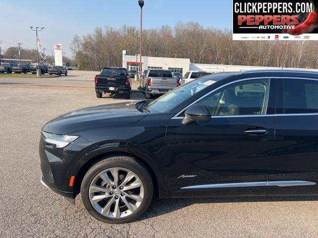 Used 2023 Buick Envision Avenir AWD/4WD image 2