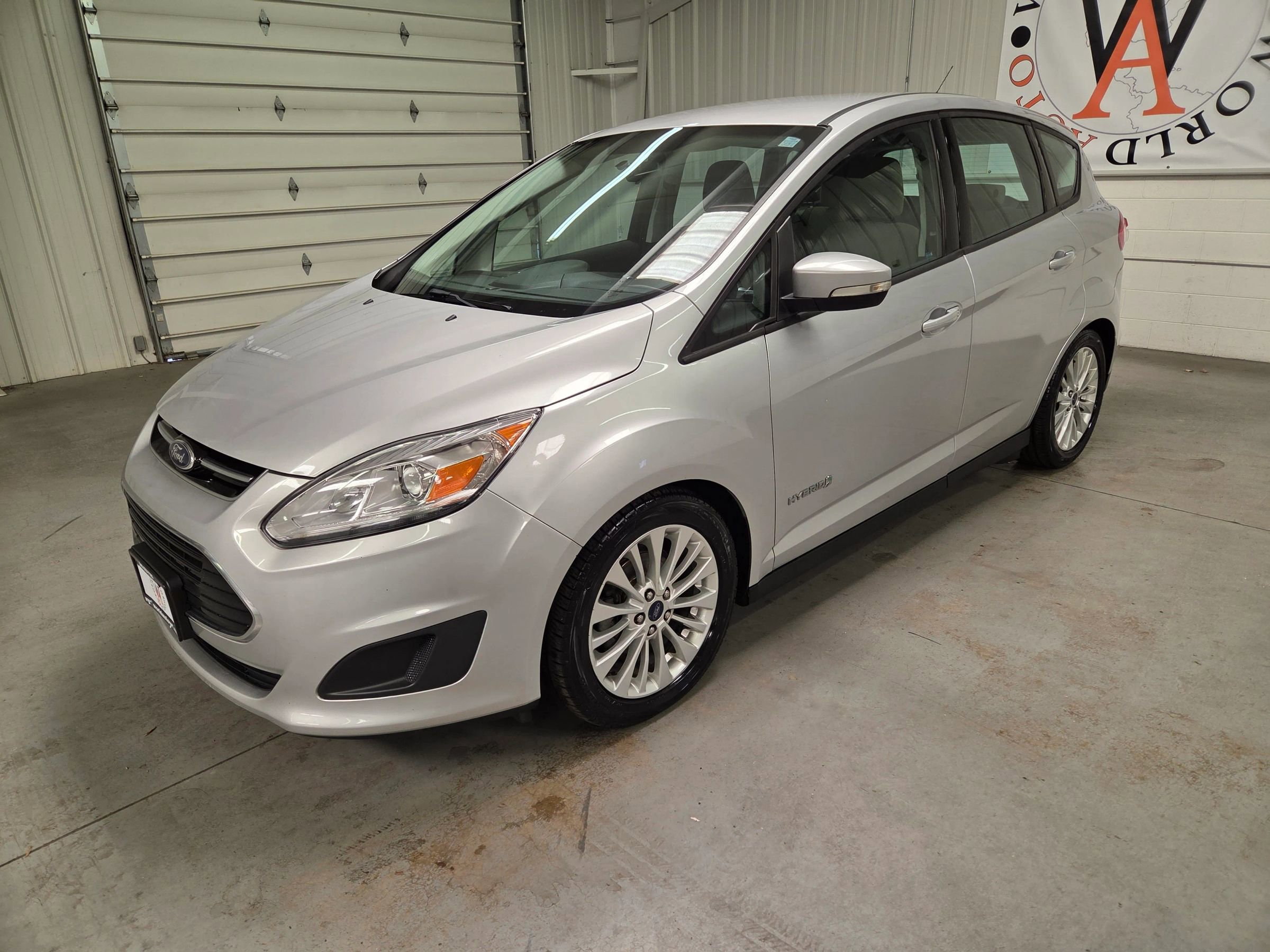 Used 2017 Ford C-MAX SE FWD image 2