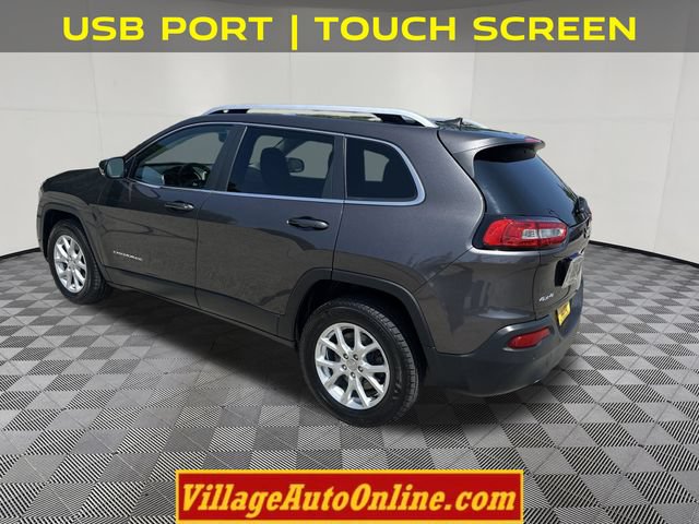 Used 2017 Jeep Cherokee Latitude w/ Comfort/Convenience Group AWD/4WD image 2