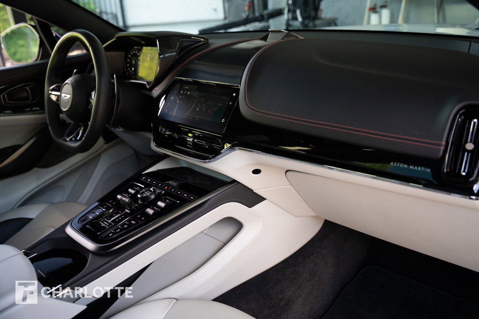 Used 2025 Aston Martin DBX 707 AWD/4WD image 31