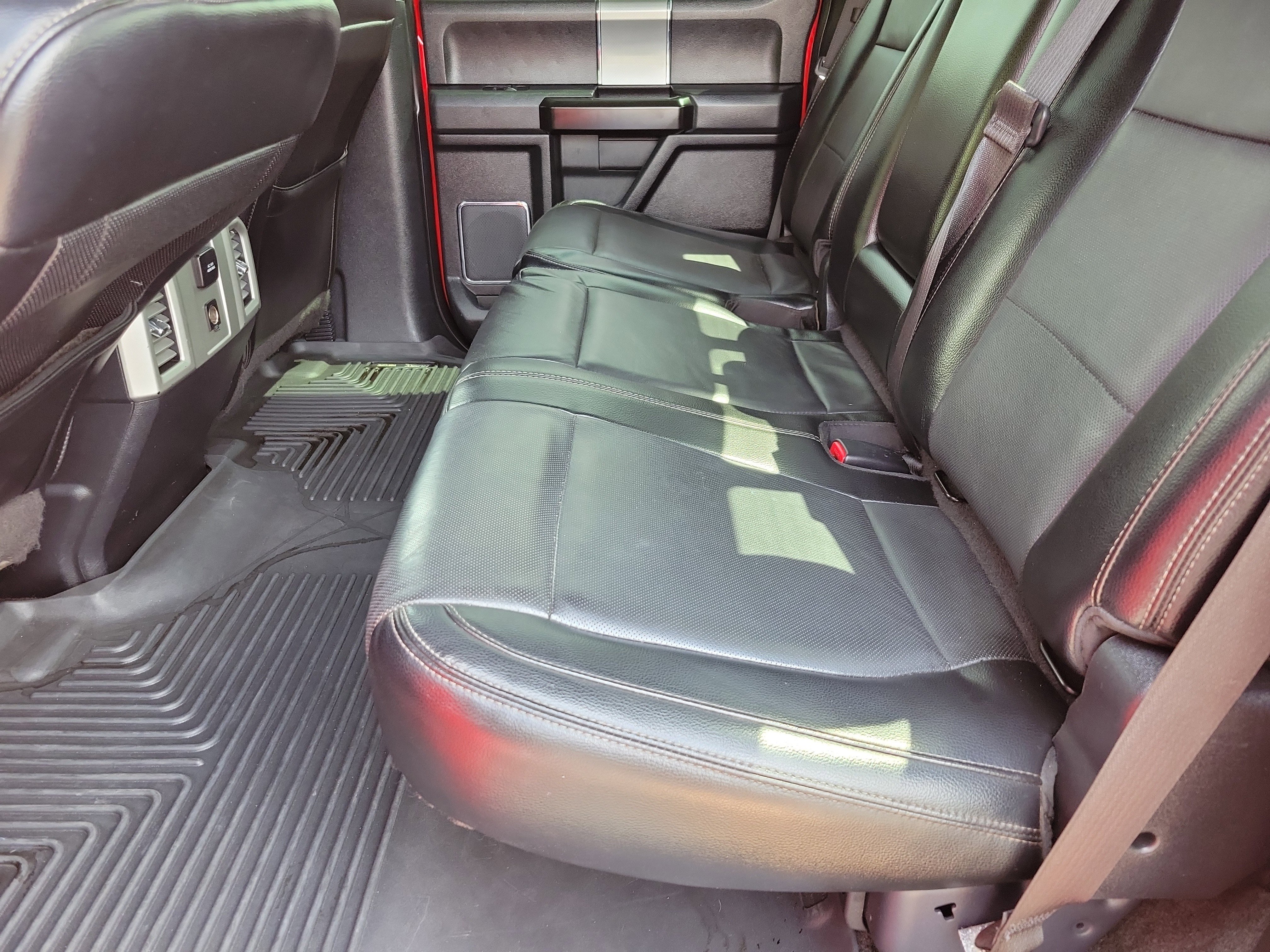 Used 2015 Ford F150 Lariat image 9