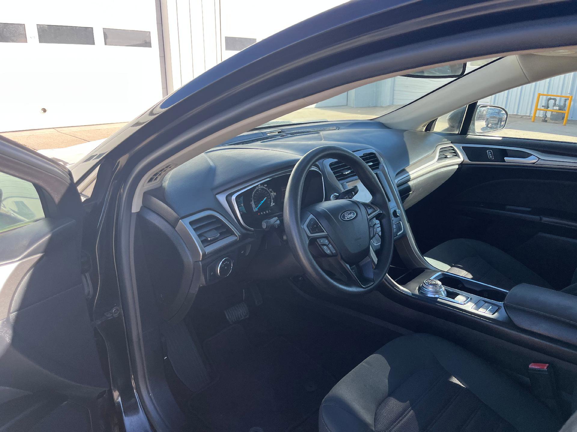 Used 2020 Ford Fusion SE image 23