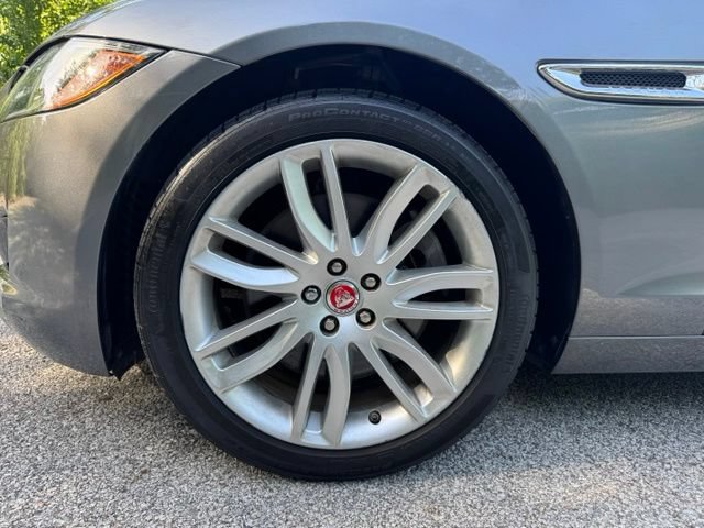 Used 2018 Jaguar XF Prestige AWD/4WD image 2