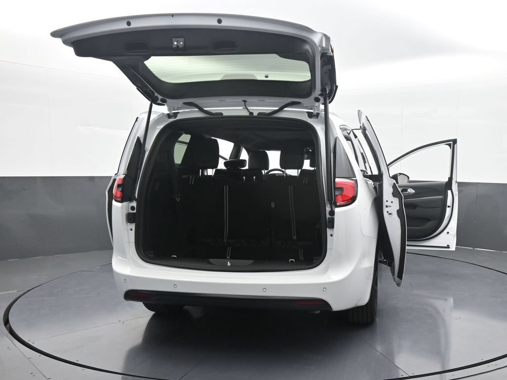 New 2026 Chrysler Pacifica Limited w/ S Appearance Package FWD image 69