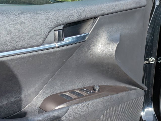 Used 2024 Toyota Camry SE image 3