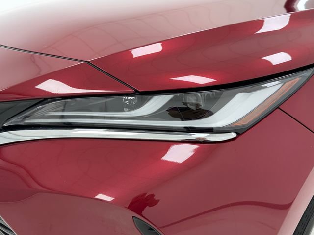 Used 2024 Toyota Venza XLE image 6