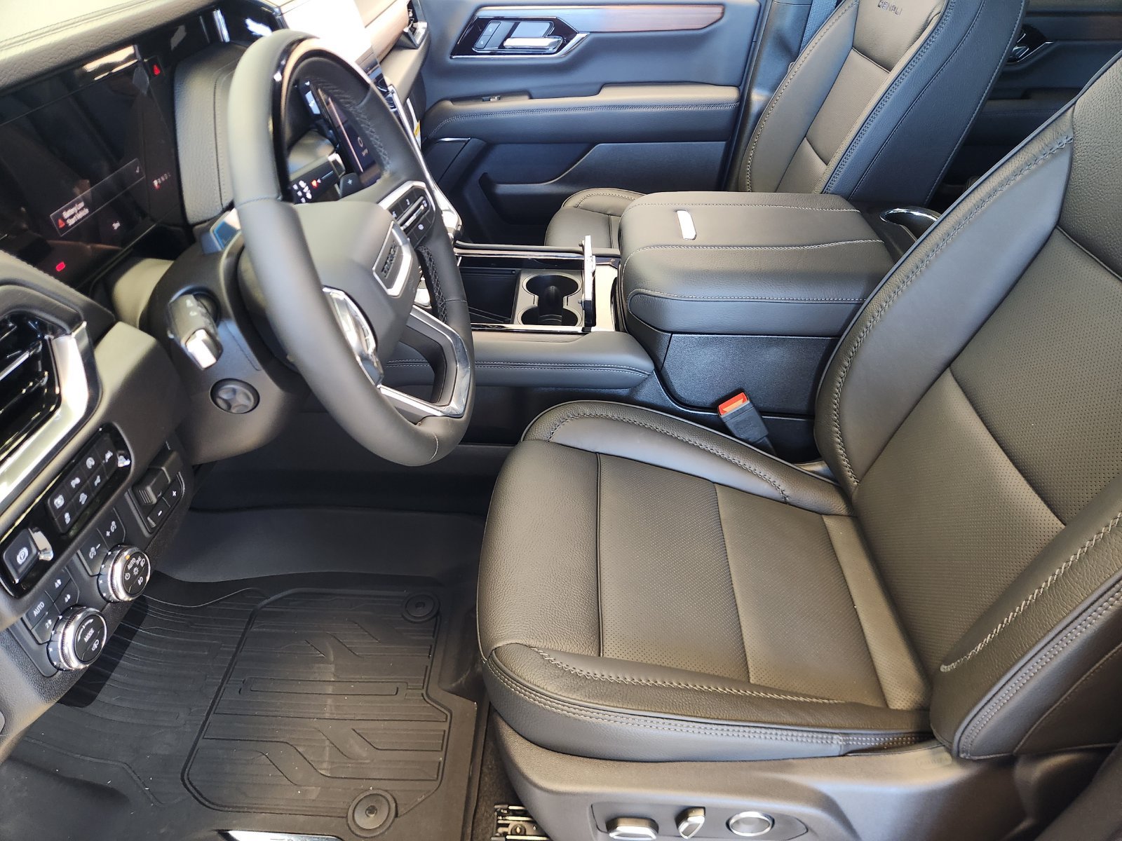 New 2026 GMC Yukon Denali w/ Denali Reserve Package AWD/4WD image 13
