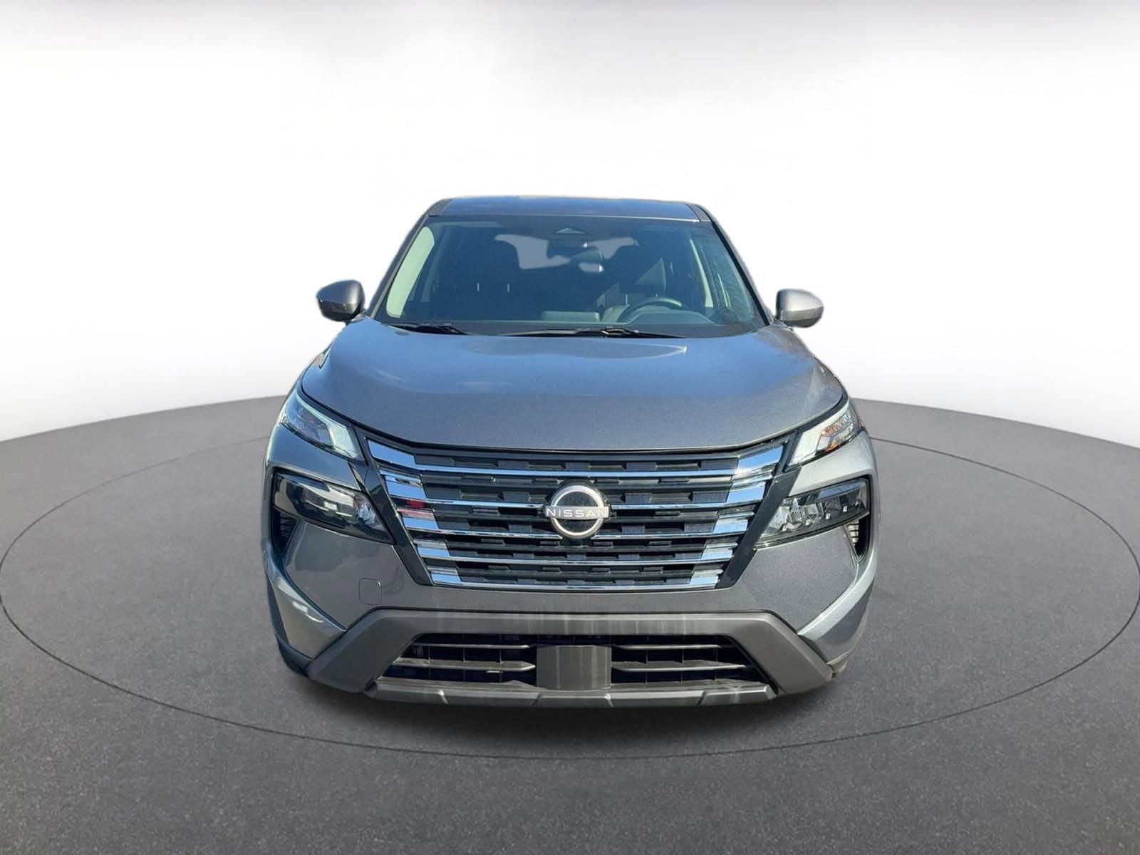 Used 2025 Nissan Rogue SV image 4