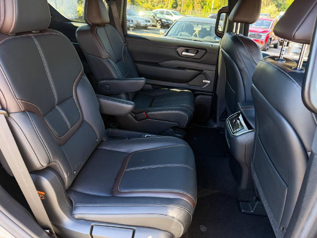 Certified 2025 Nissan Armada SL w/ Captain's Chari Seat Package AWD/4WD image 19