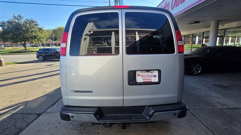 Used 2019 Chevrolet Express 3500 LT w/ LT Preferred Equipment Group RWD image 7