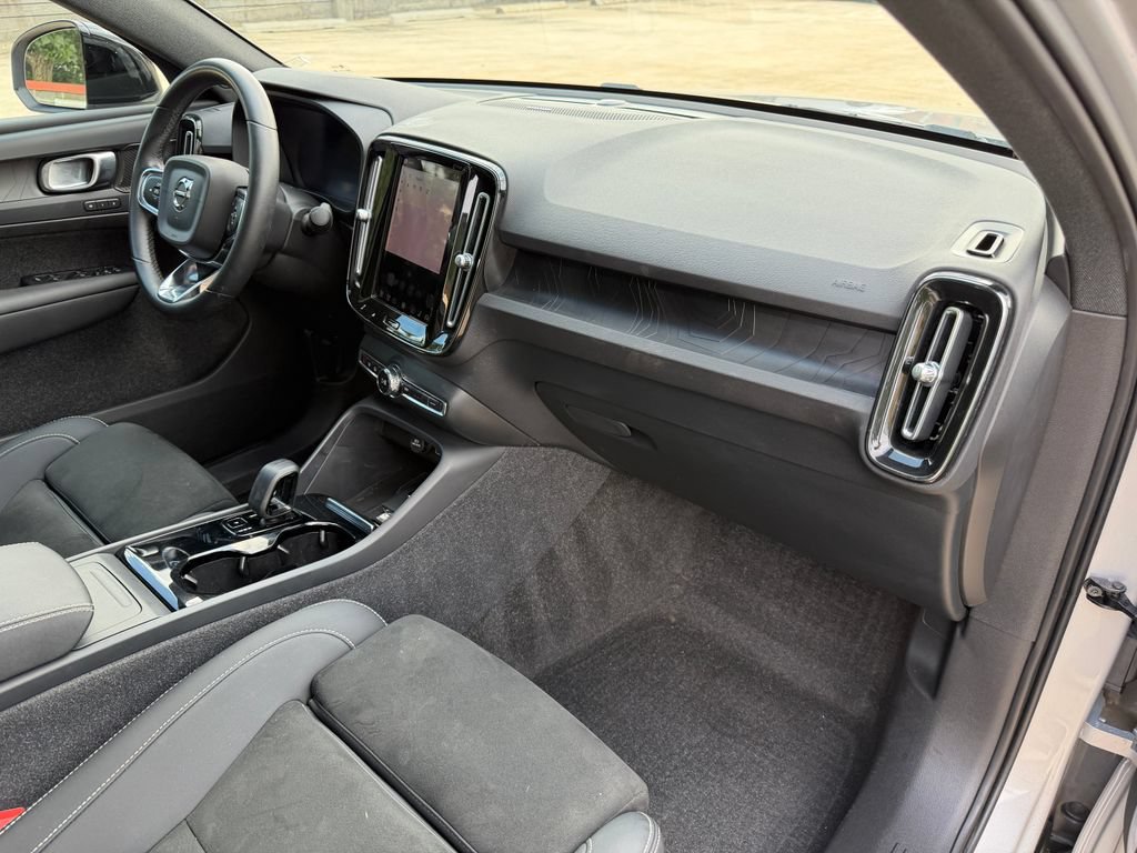 Certified 2023 Volvo C40 P8 Recharge Ultimate w/ Protection Package Premier AWD/4WD image 21