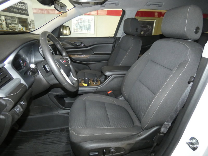 Used 2023 GMC Acadia SLE w/ Driver Convenience Package image 9