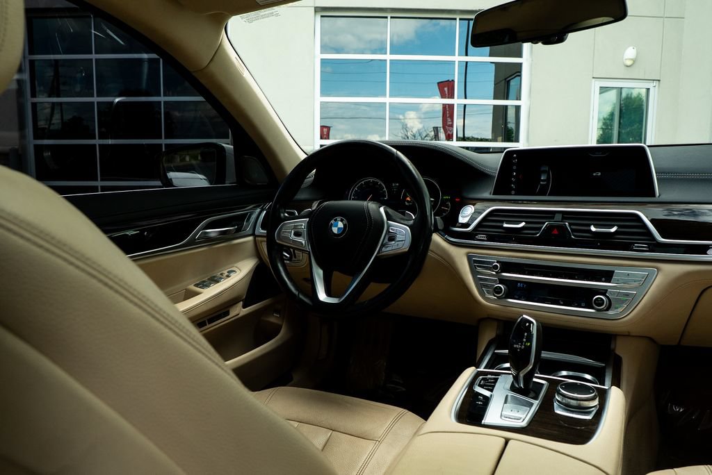 Used 2018 BMW 740i RWD image 36