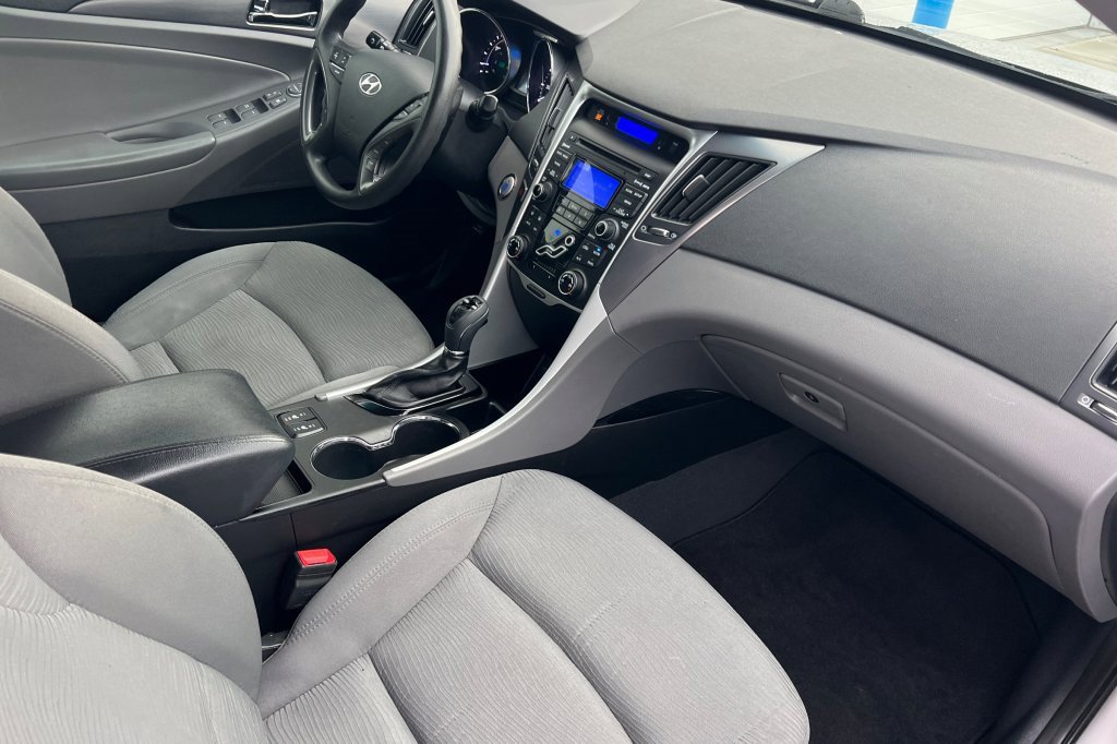 Used 2013 Hyundai Sonata Hybrid image 12