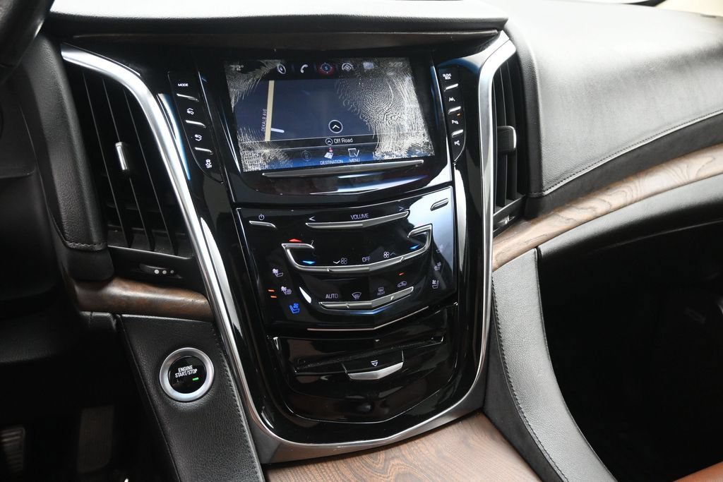 Used 2018 Cadillac Escalade Premium Luxury AWD/4WD image 17