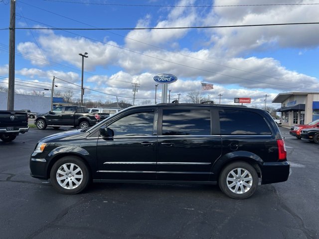 Used 2016 Chrysler Town & Country Touring image 8