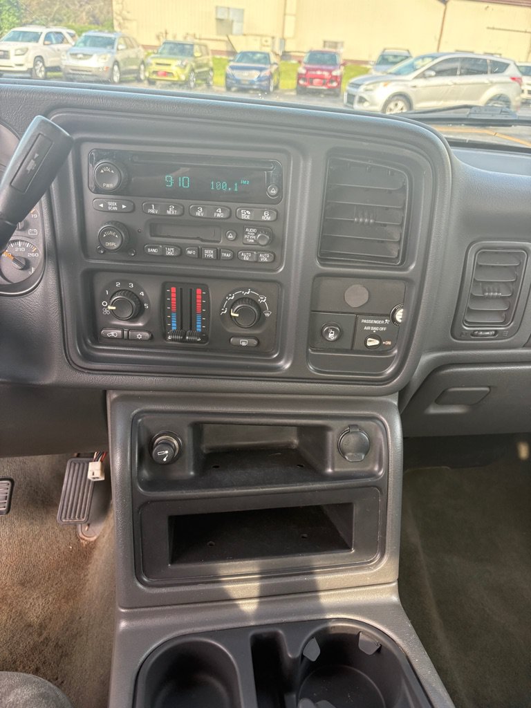 Used 2004 Chevrolet Silverado 2500 LS w/ Snow Plow Prep Package AWD/4WD image 14