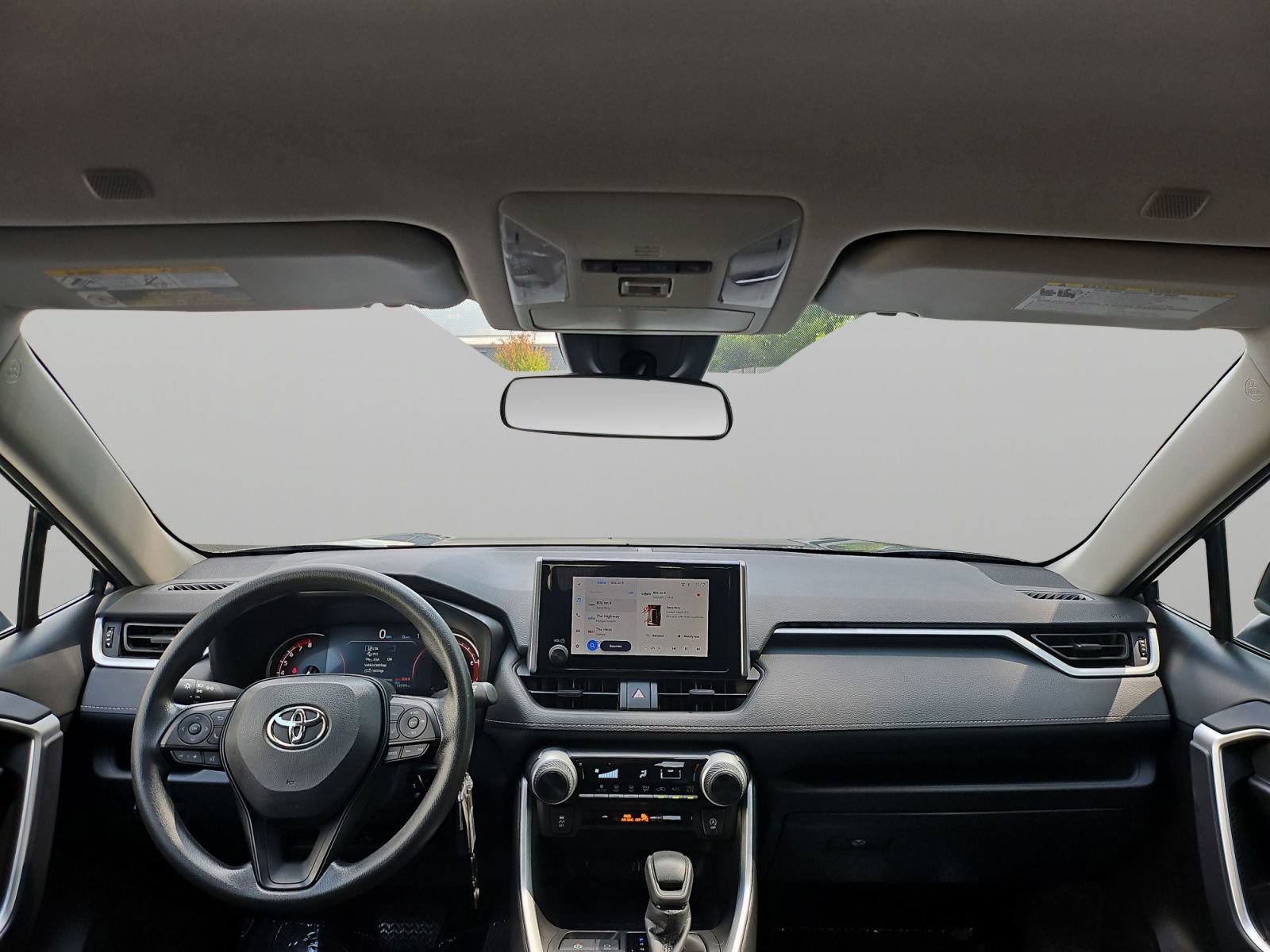 Used 2025 Toyota RAV4 LE AWD/4WD image 39