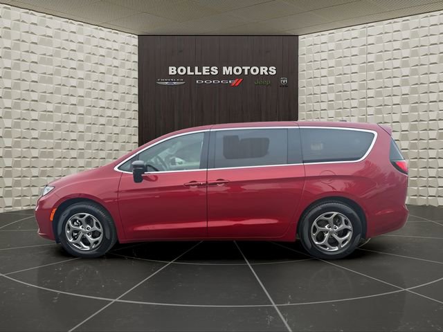 Certified 2024 Chrysler Pacifica Limited image 6