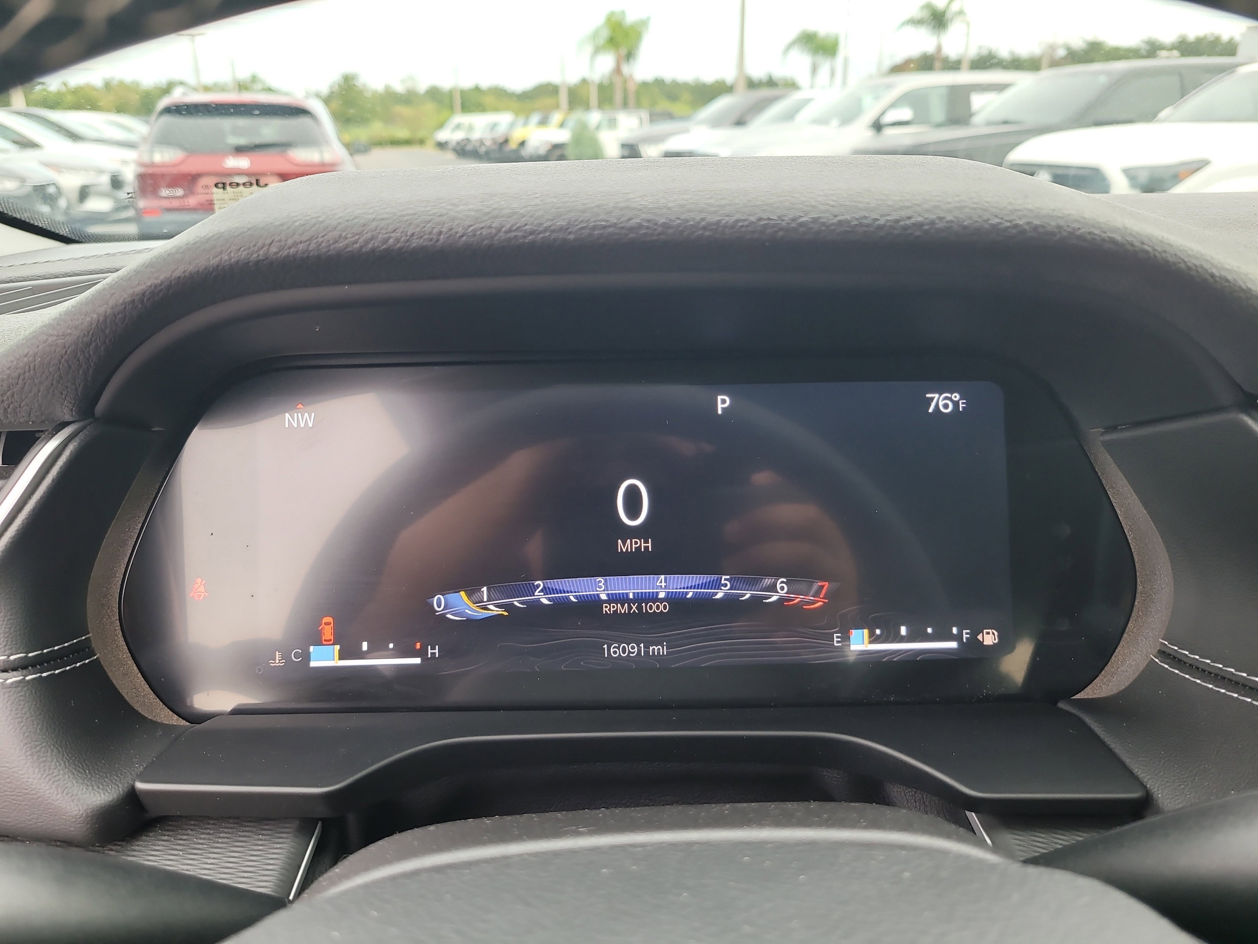 Used 2024 Jeep Grand Cherokee Laredo image 28