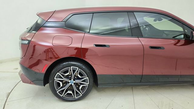 Used 2024 BMW iX xDrive50 w/ Premium Package AWD/4WD image 12