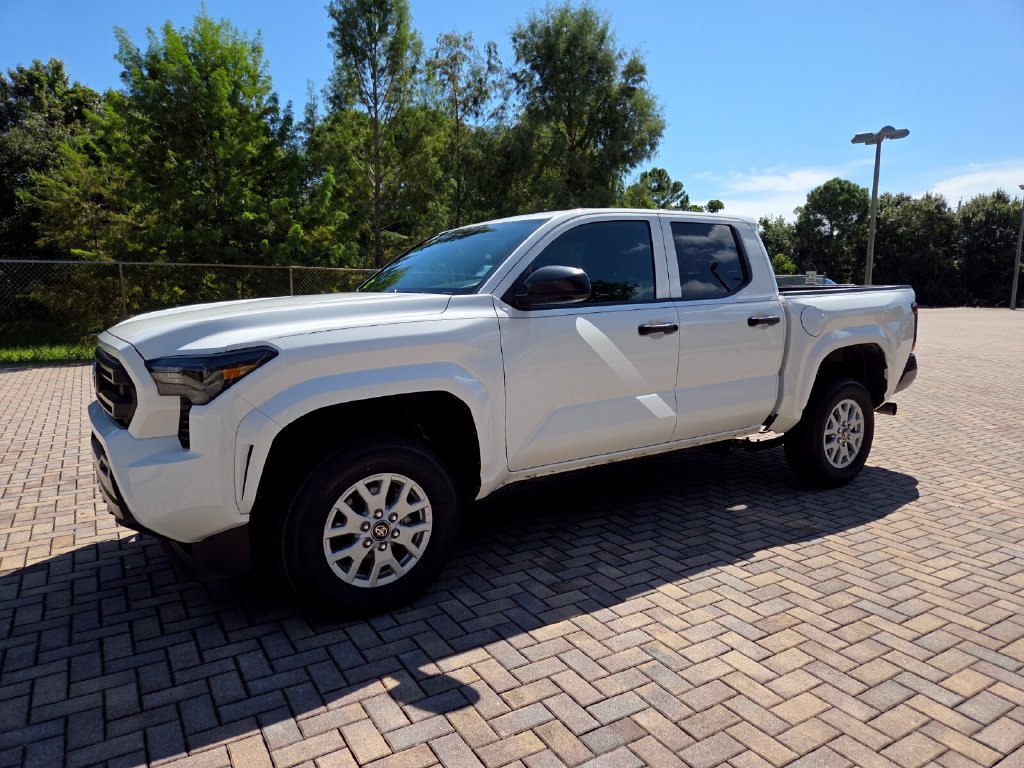 Certified 2024 Toyota Tacoma SR AWD/4WD image 3