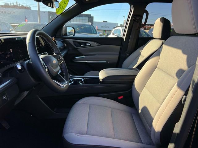 Certified 2025 Chevrolet Traverse LT image 17