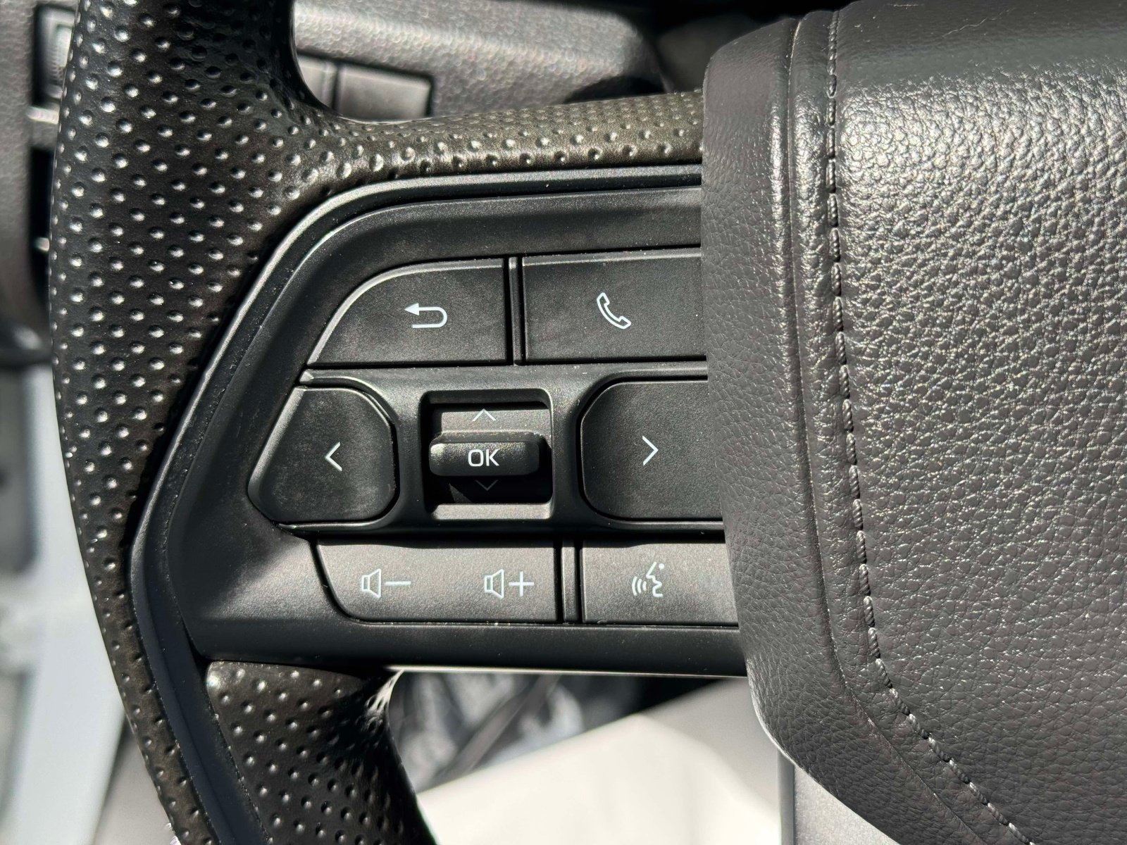 Used 2025 Toyota Tacoma SR5 AWD/4WD image 20