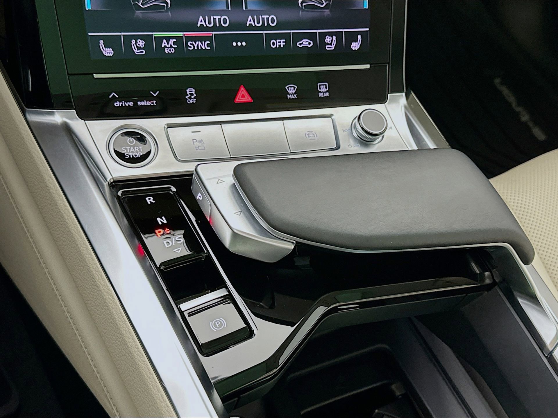 Used 2022 Audi e-tron Premium Plus AWD/4WD image 18