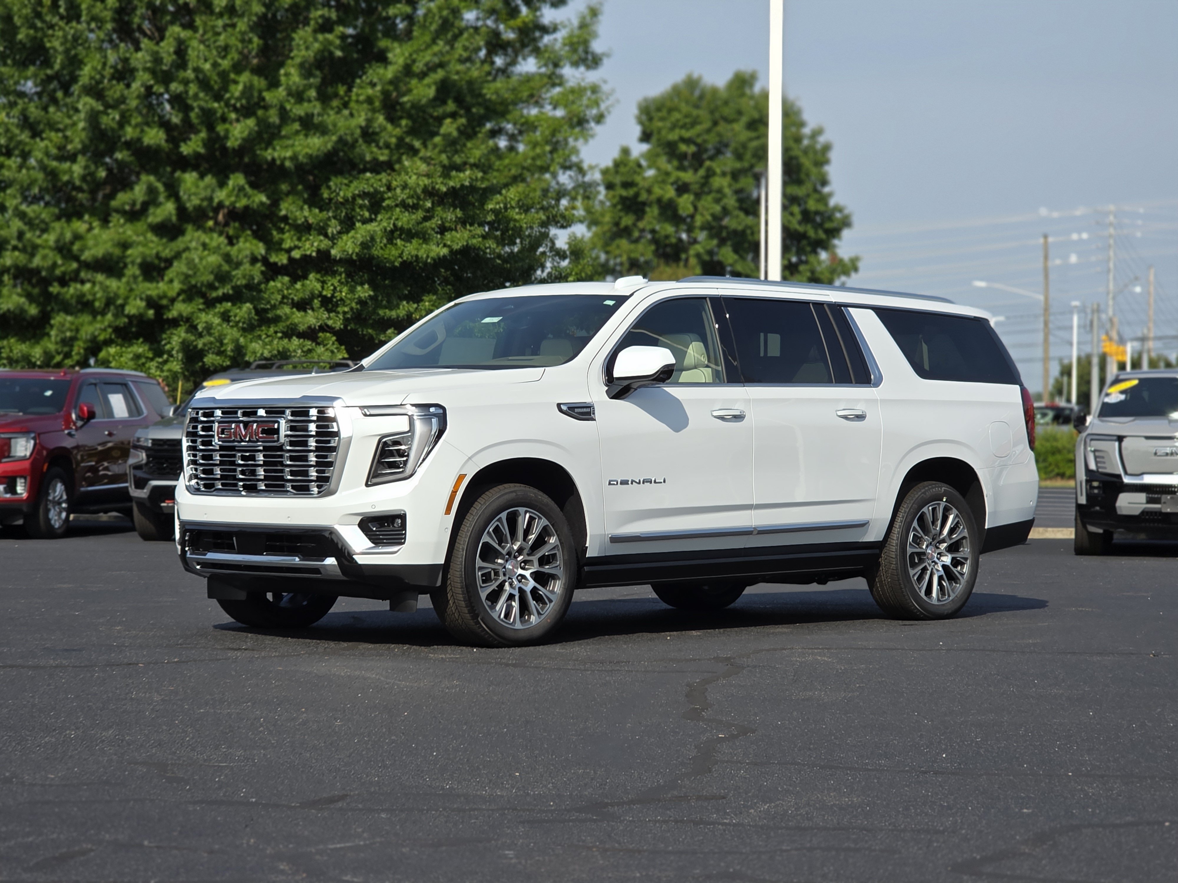 New 2026 GMC Yukon XL Denali w/ Denali Reserve Package AWD/4WD image 3