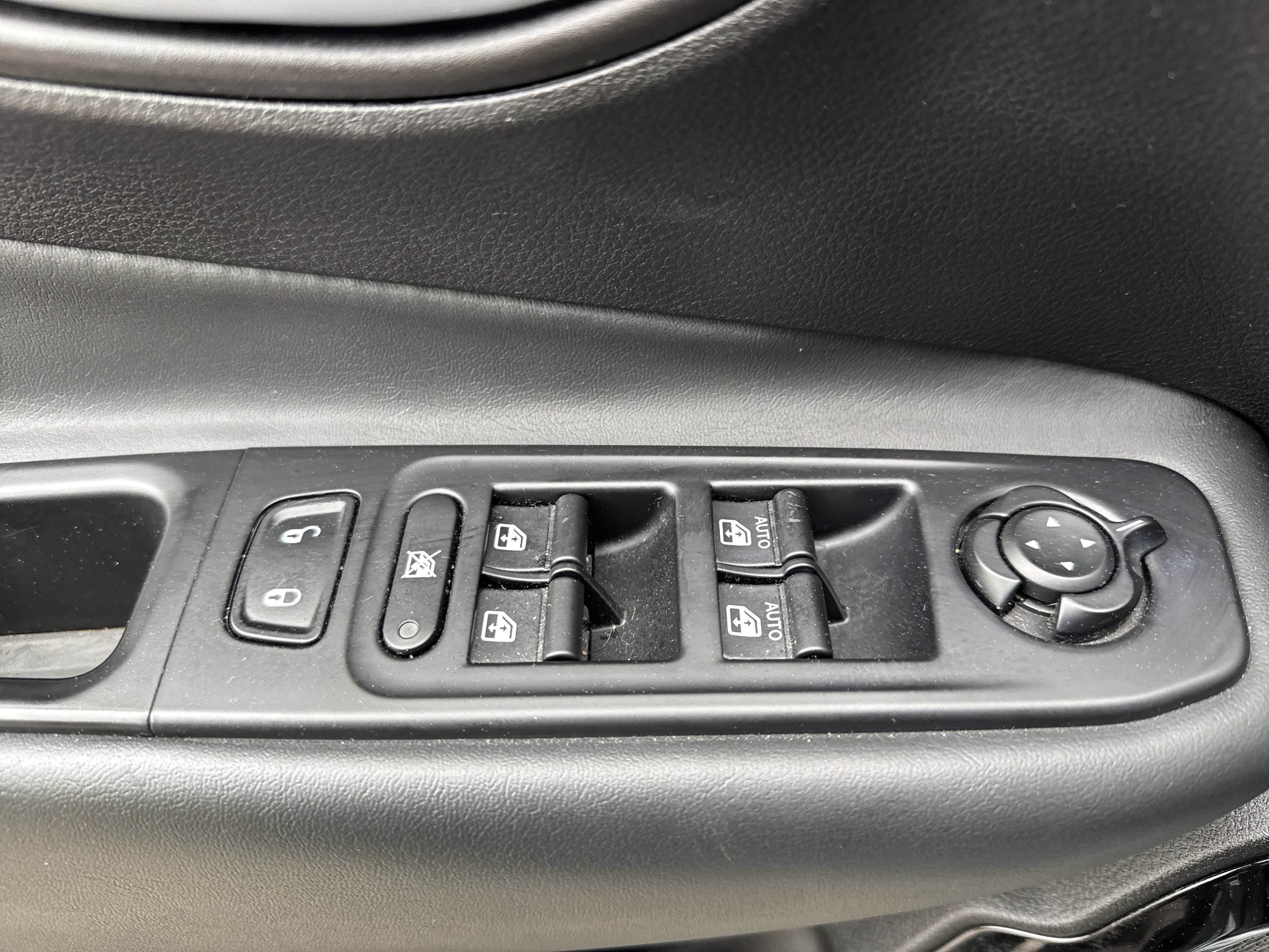 Used 2018 Jeep Renegade Altitude image 15