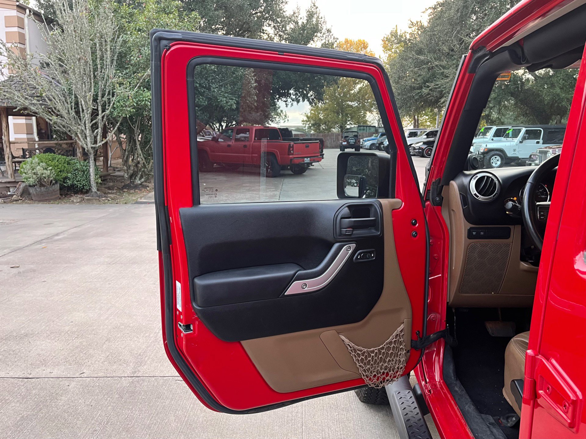 Used 2013 Jeep Wrangler Unlimited Rubicon image 21