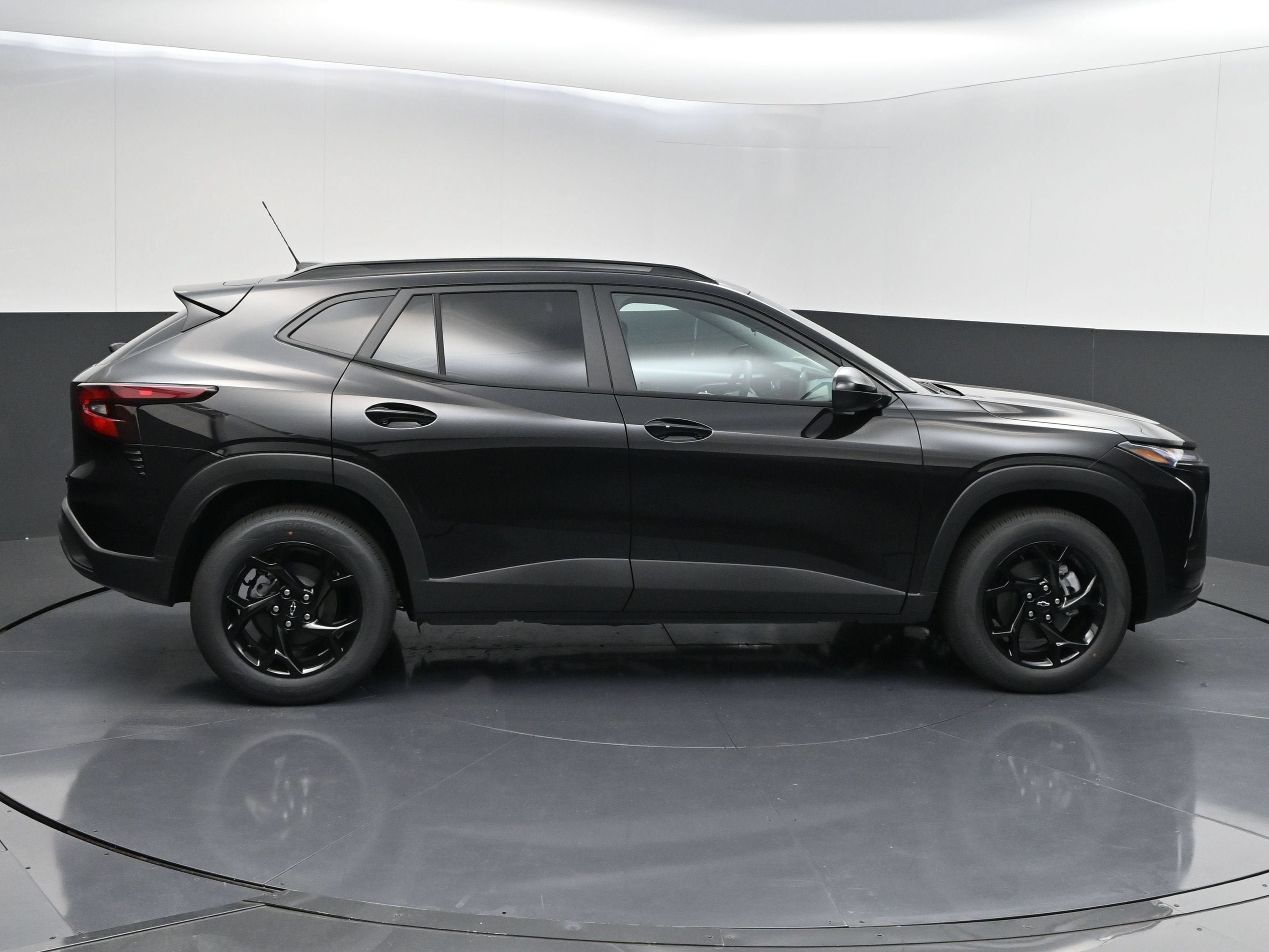 New 2026 Chevrolet Trax LT w/ Sunroof Package FWD image 9