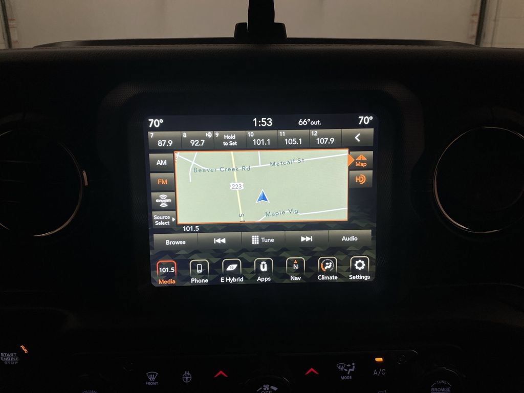 Used 2023 Jeep Wrangler Unlimited Sahara AWD/4WD image 8