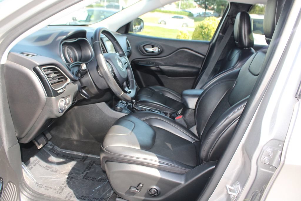 Used 2020 Jeep Cherokee Latitude Plus AWD/4WD image 27