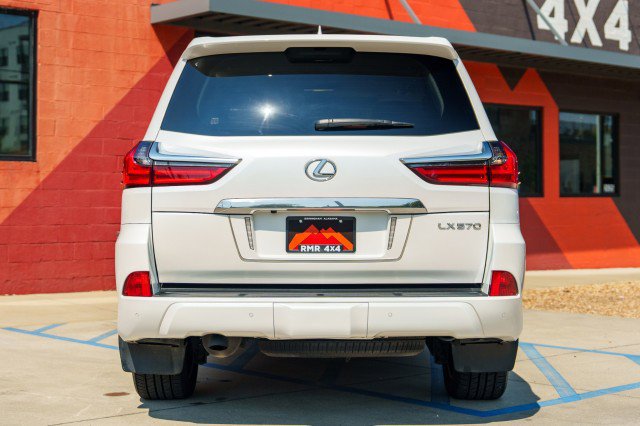 Used 2021 Lexus LX 570 4WD w/ 3rd Row & Luxury Pkg image 6