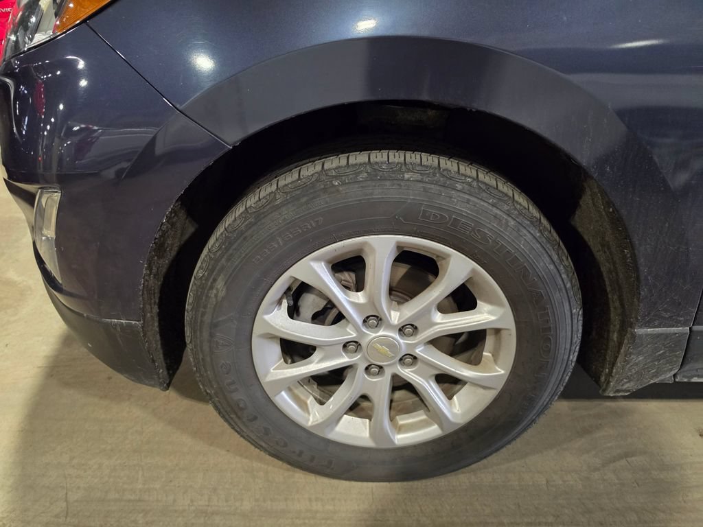 Used 2019 Chevrolet Equinox LS w/ LS Convenience Package AWD/4WD image 3