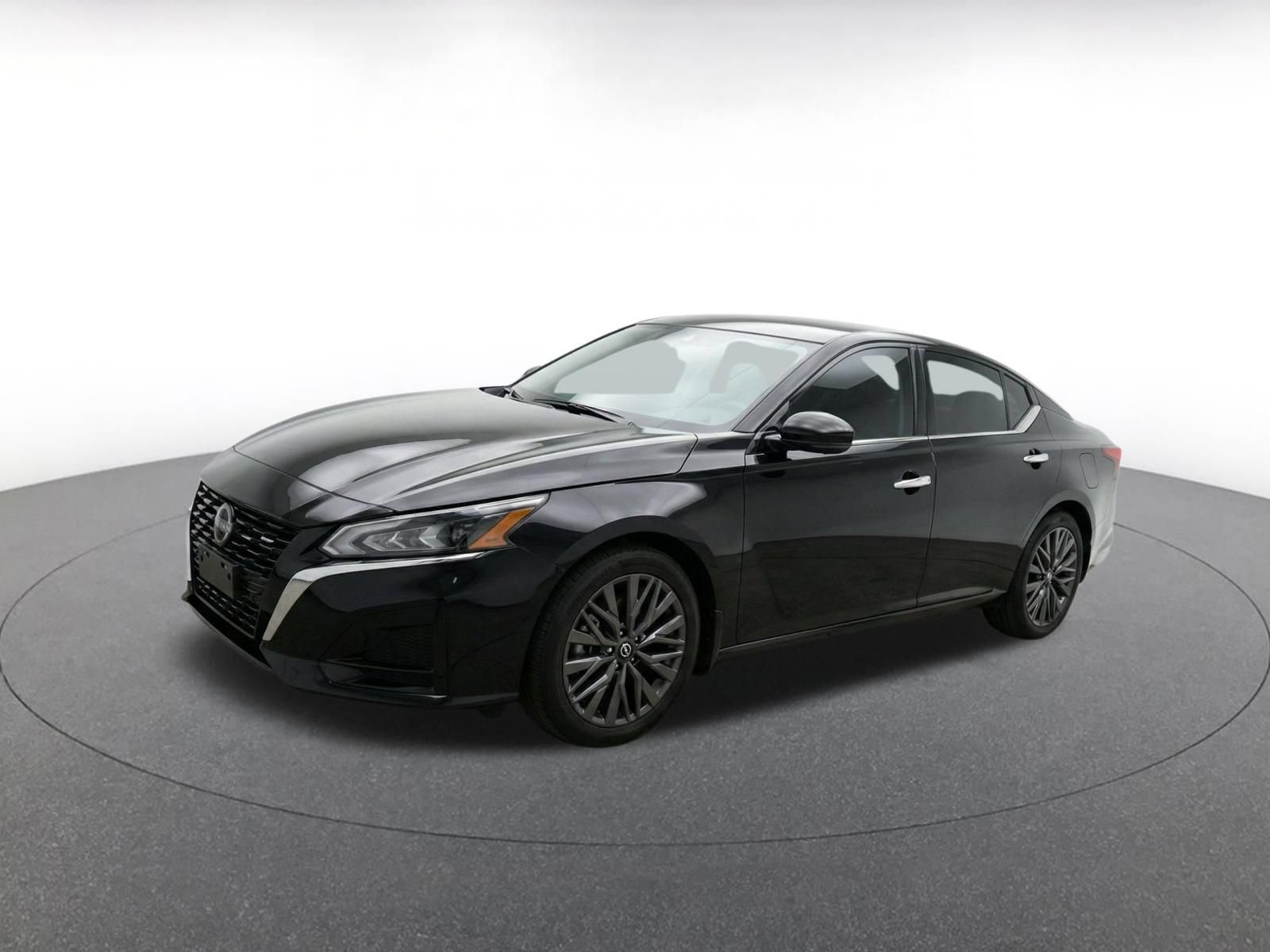 Used 2025 Nissan Altima 2.5 SV FWD image 3