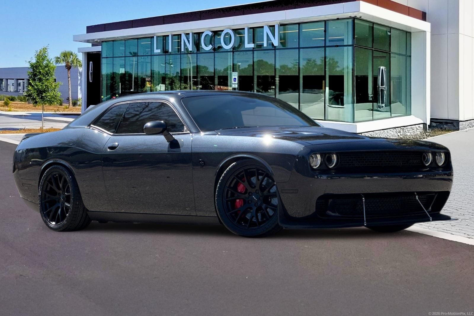 Used 2016 Dodge Challenger SRT Hellcat RWD image 2