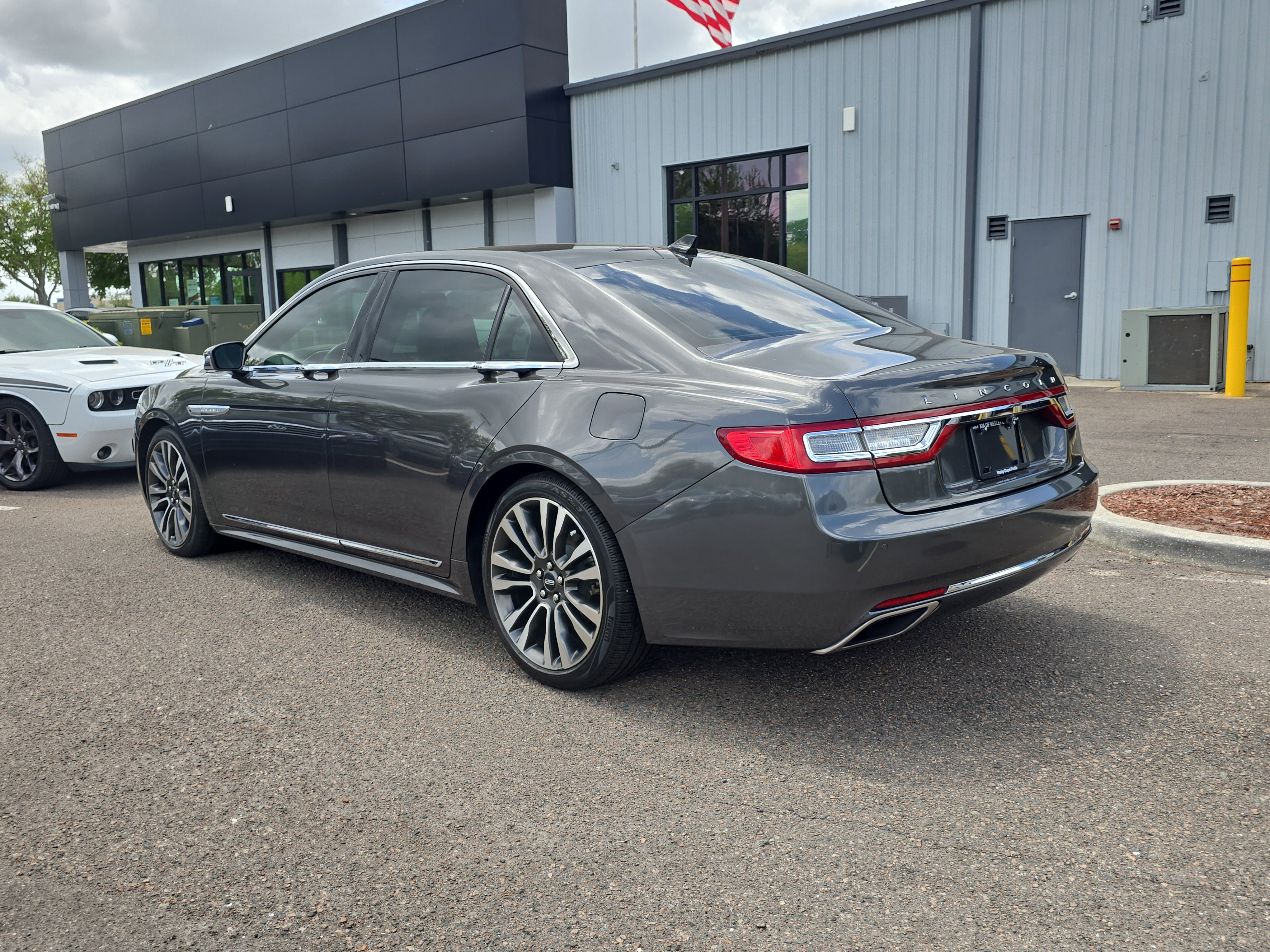Used 2019 Lincoln Continental Select image 6