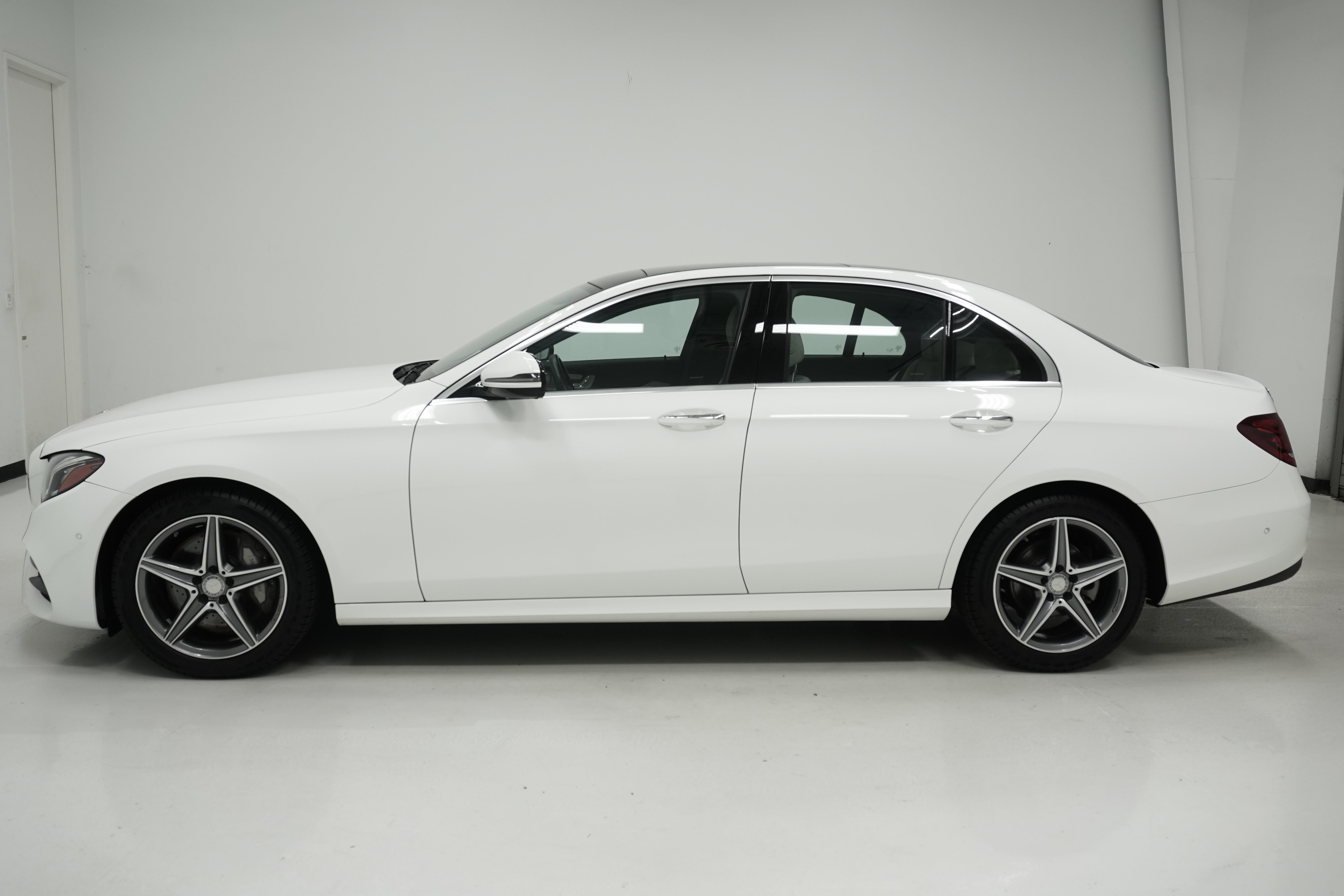 Used 2017 Mercedes-Benz E 300 4MATIC image 7