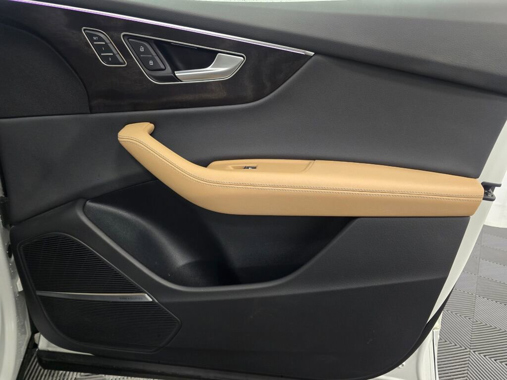 Used 2024 Audi Q8 Prestige w/ Prestige Package image 26