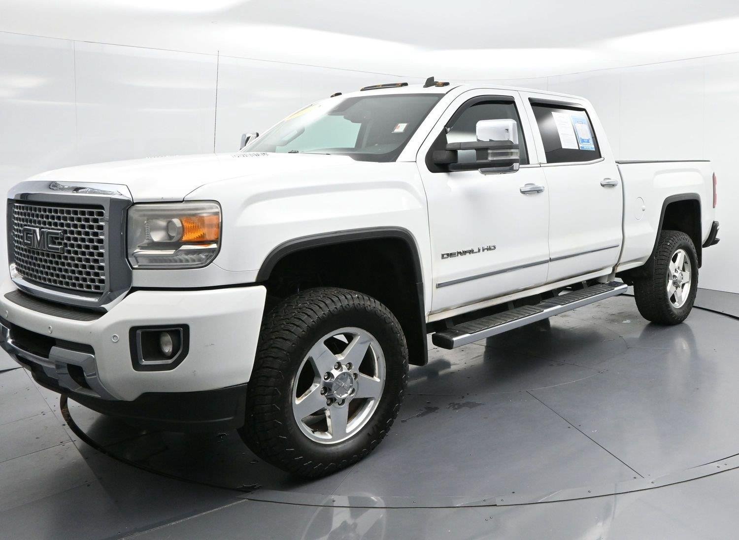 Used 2015 GMC Sierra 2500 Denali w/ Duramax Plus Package AWD/4WD image 3