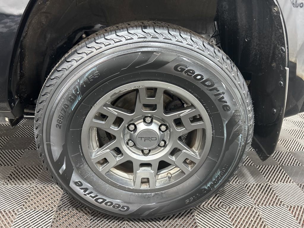 Used 2020 Toyota 4Runner Venture w/ Moonroof Package image 28