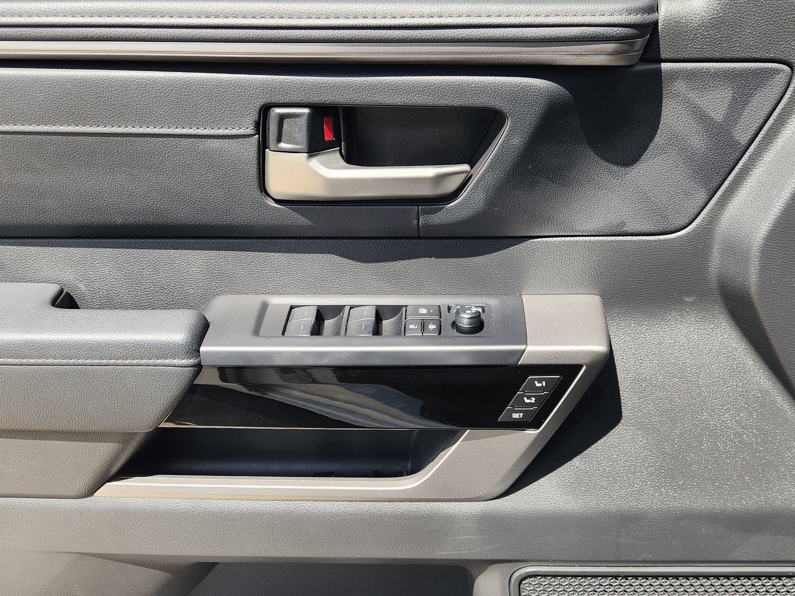 Used 2024 Toyota Tundra Limited w/ Power Package AWD/4WD image 28